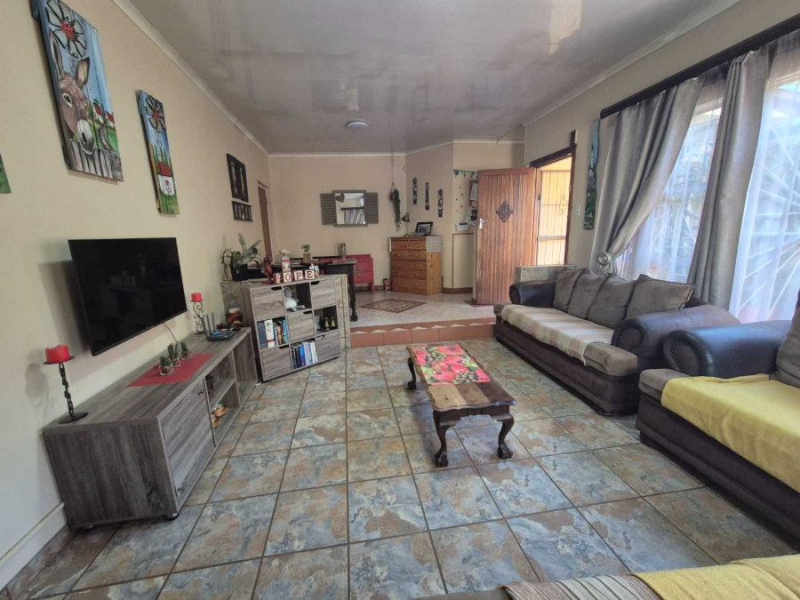 4 Bedroom Property for Sale in Langenhovenpark Free State